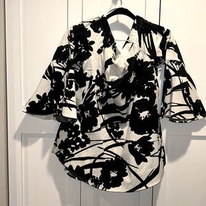 NWT WHBM Black and white blouse Sz M